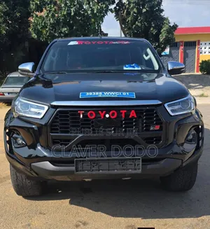 Photo - Toyota Hilux 2020 Black
