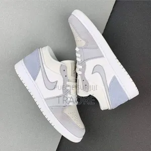 Photo - Nike Air Jordan 1 Low Paris