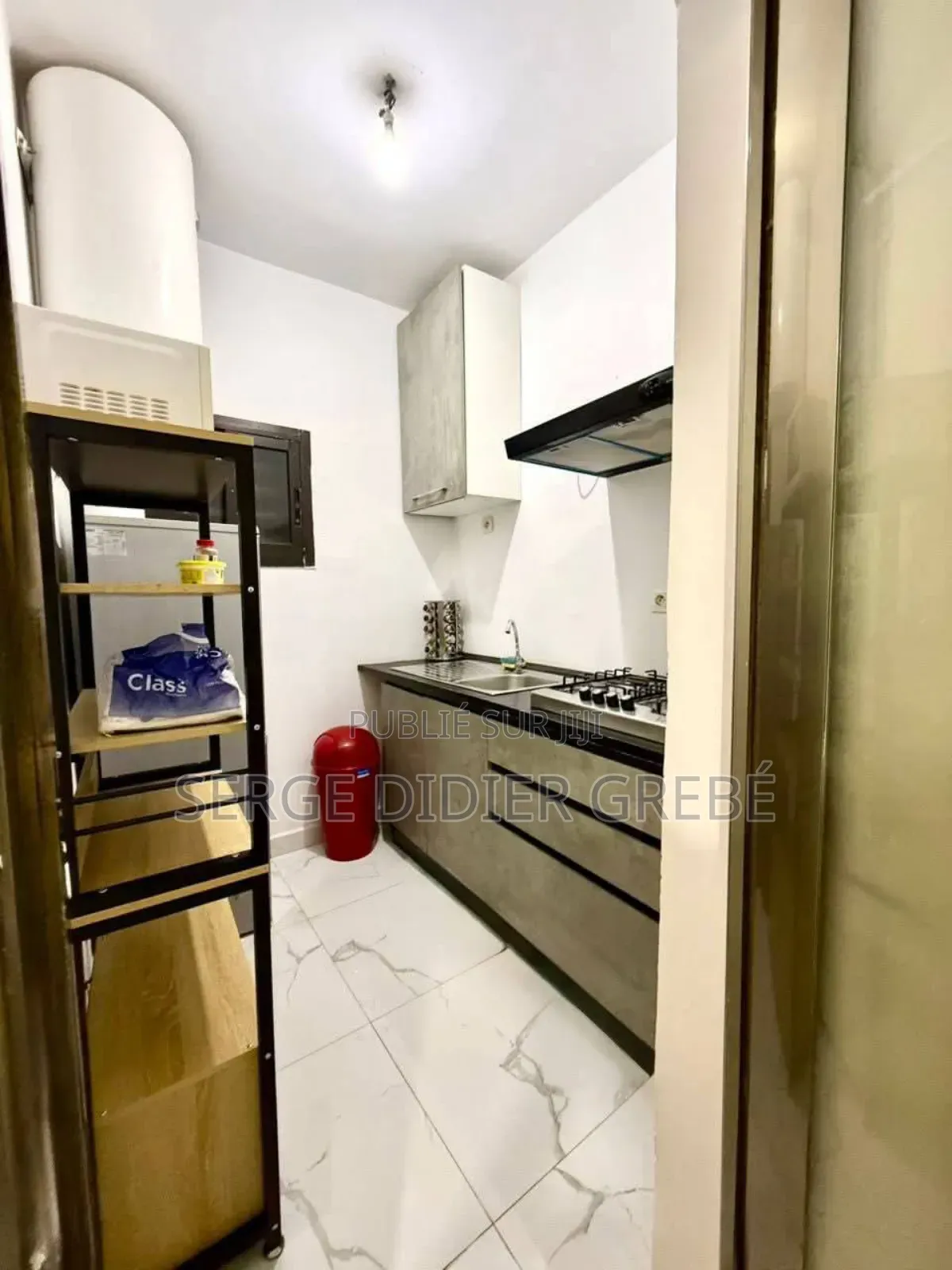 Furnished 1chbre Studio dans Grebemultiservices, Deux Plateaux à Louer