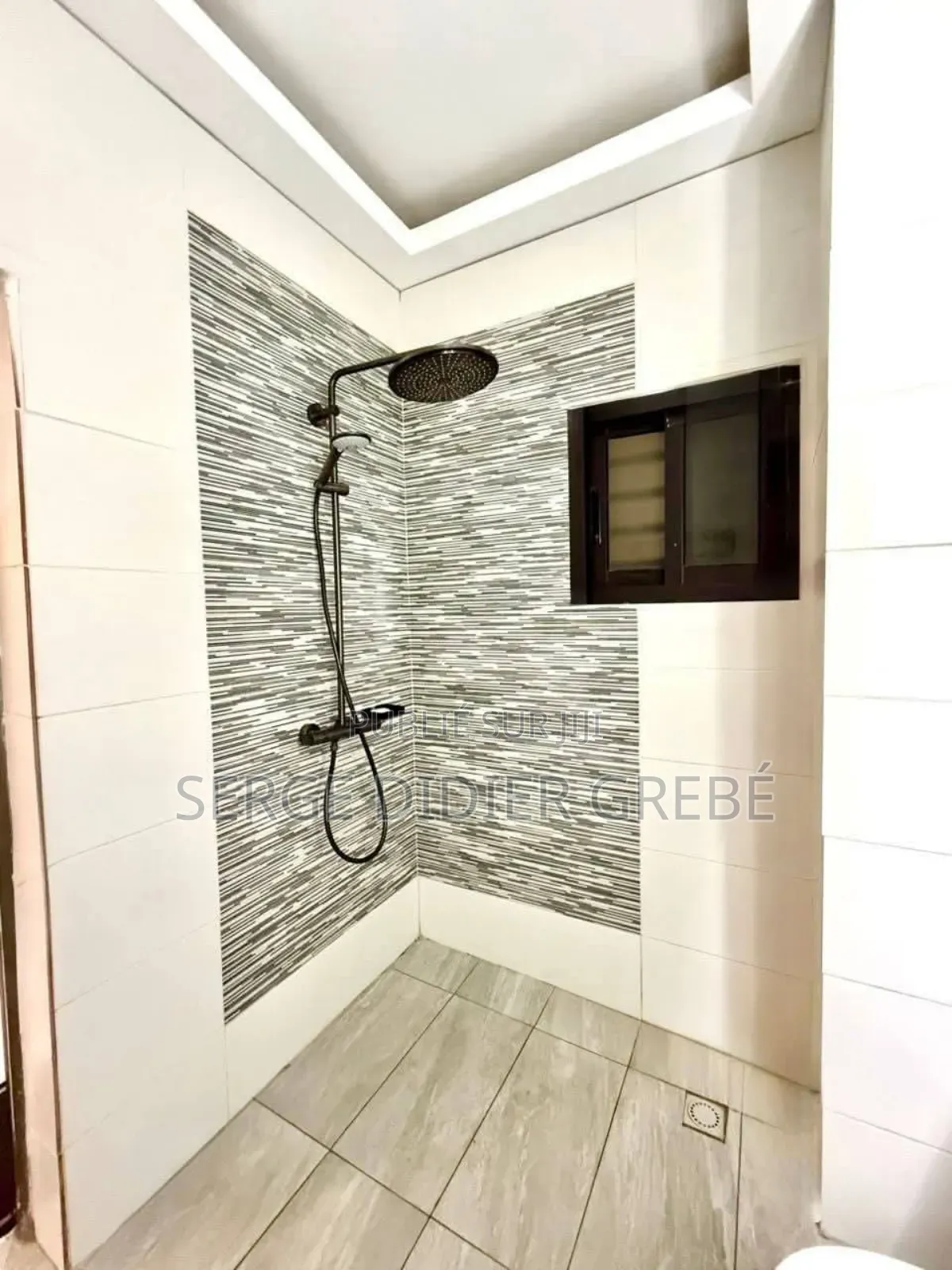 Furnished 1chbre Studio dans Grebemultiservices, Deux Plateaux à Louer