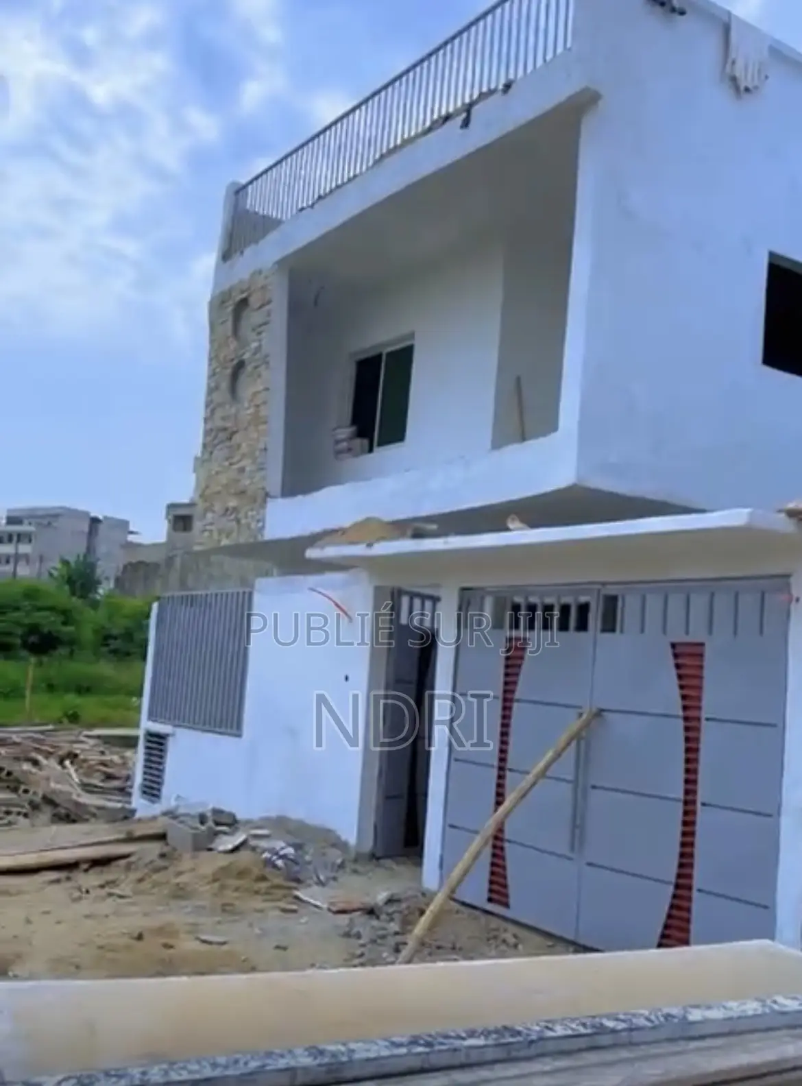 5chbre Villa dans Building House, Cocody à Vendre