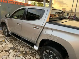 Mitsubishi L200 Sportero 2.4 Diesel 2021 Argenté