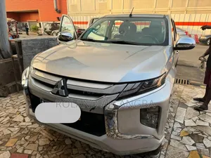 Photo - Mitsubishi L200 Sportero 2.4 Diesel 2021 Argenté