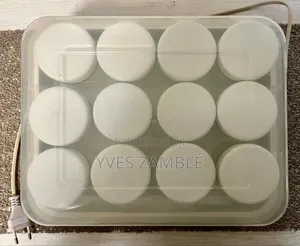 Machine Pour Faire Les Yaourts Avec 12 Pots De Yaourts À L Intérieur.