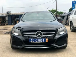 Photo - Mercedes-Benz C300 2017 Black