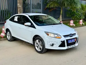 Photo - Ford Focus S 4dr Sedan (2.0L 4cyl 5M) 2015 Blanc