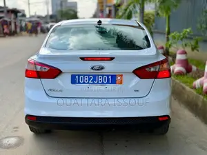 Ford Focus S 4dr Sedan (2.0L 4cyl 5M) 2015 Blanc