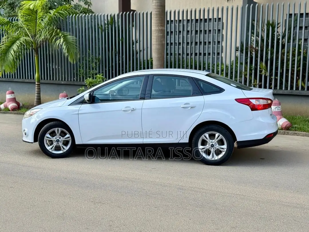 Ford Focus S 4dr Sedan (2.0L 4cyl 5M) 2015 Blanc