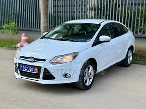 Ford Focus S 4dr Sedan (2.0L 4cyl 5M) 2015 Blanc