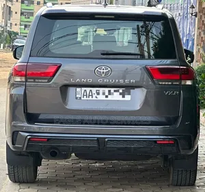 Toyota Land Cruiser 2024 Gris