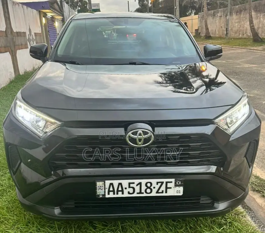 Toyota RAV4 LE 2021 Black