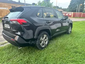 Toyota RAV4 LE 2021 Black
