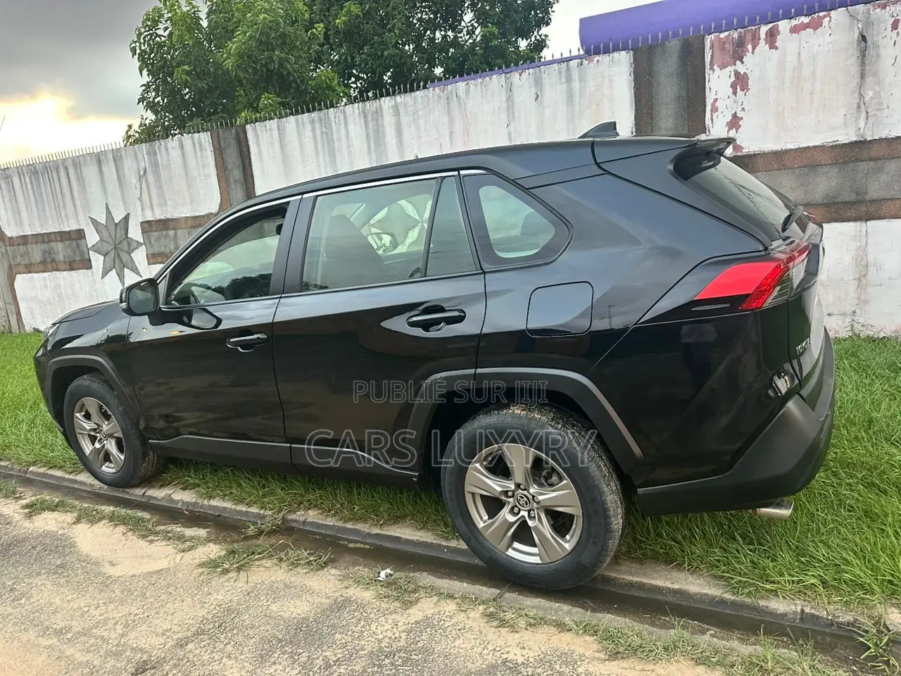 Toyota RAV4 LE 2021 Black