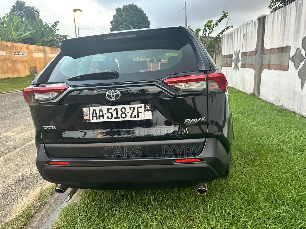 Toyota RAV4 LE 2021 Black