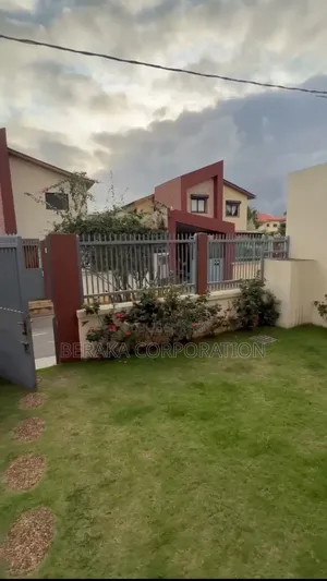 6chbre Duplex dans Beraka Corporation, Cocody à Vendre