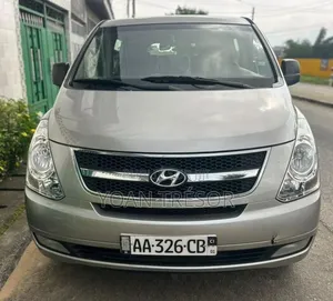 Photo - Hyundai Starex 2017 Gris