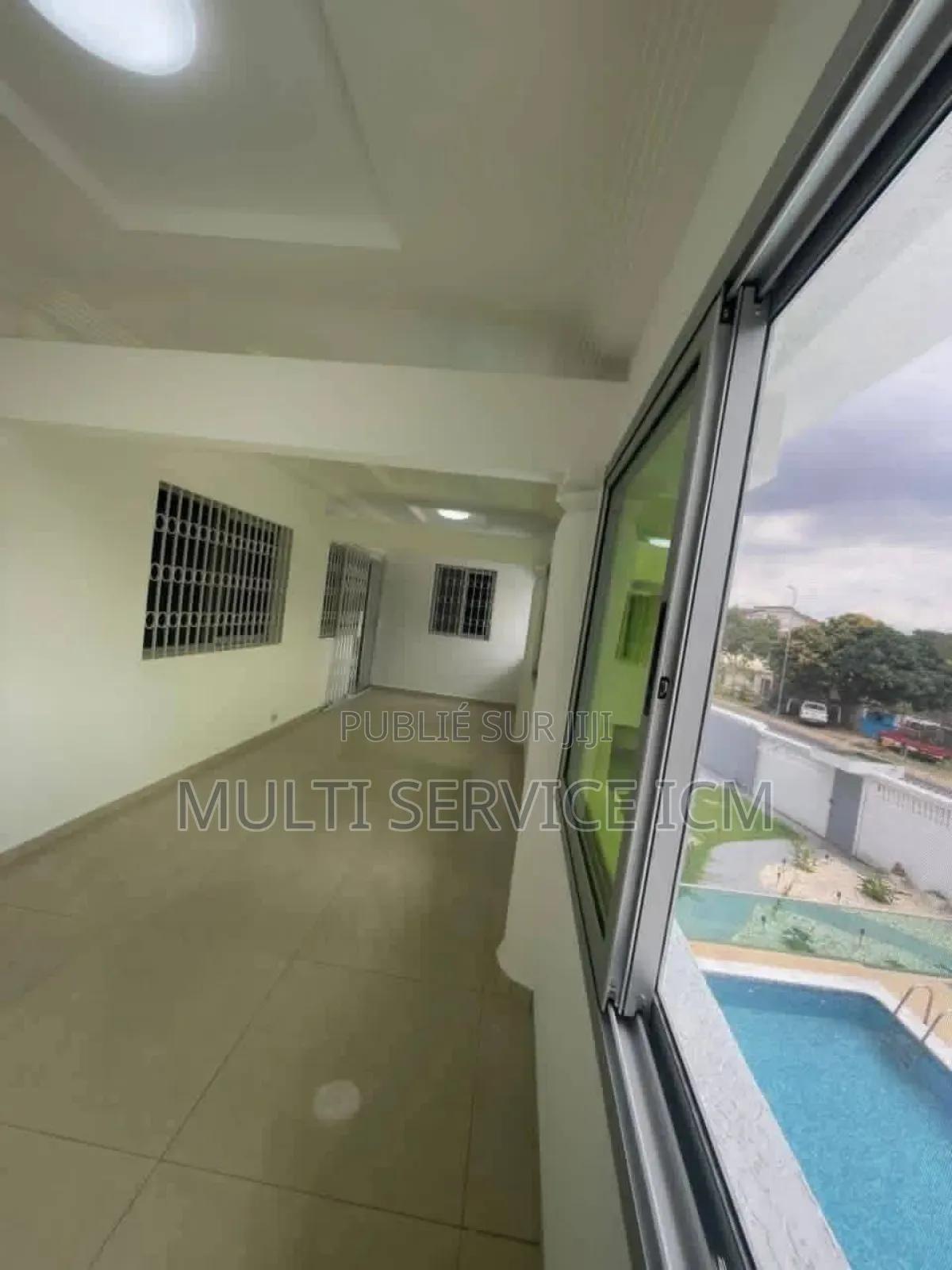 Furnished 8chbre Duplex dans Ismaël Coulibaly, Cocody à Louer