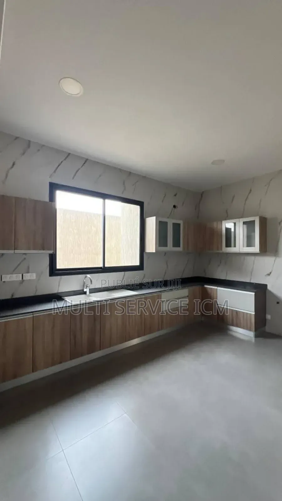 Furnished 5chbre Duplex dans Ismaël Coulibaly, Cocody à Louer