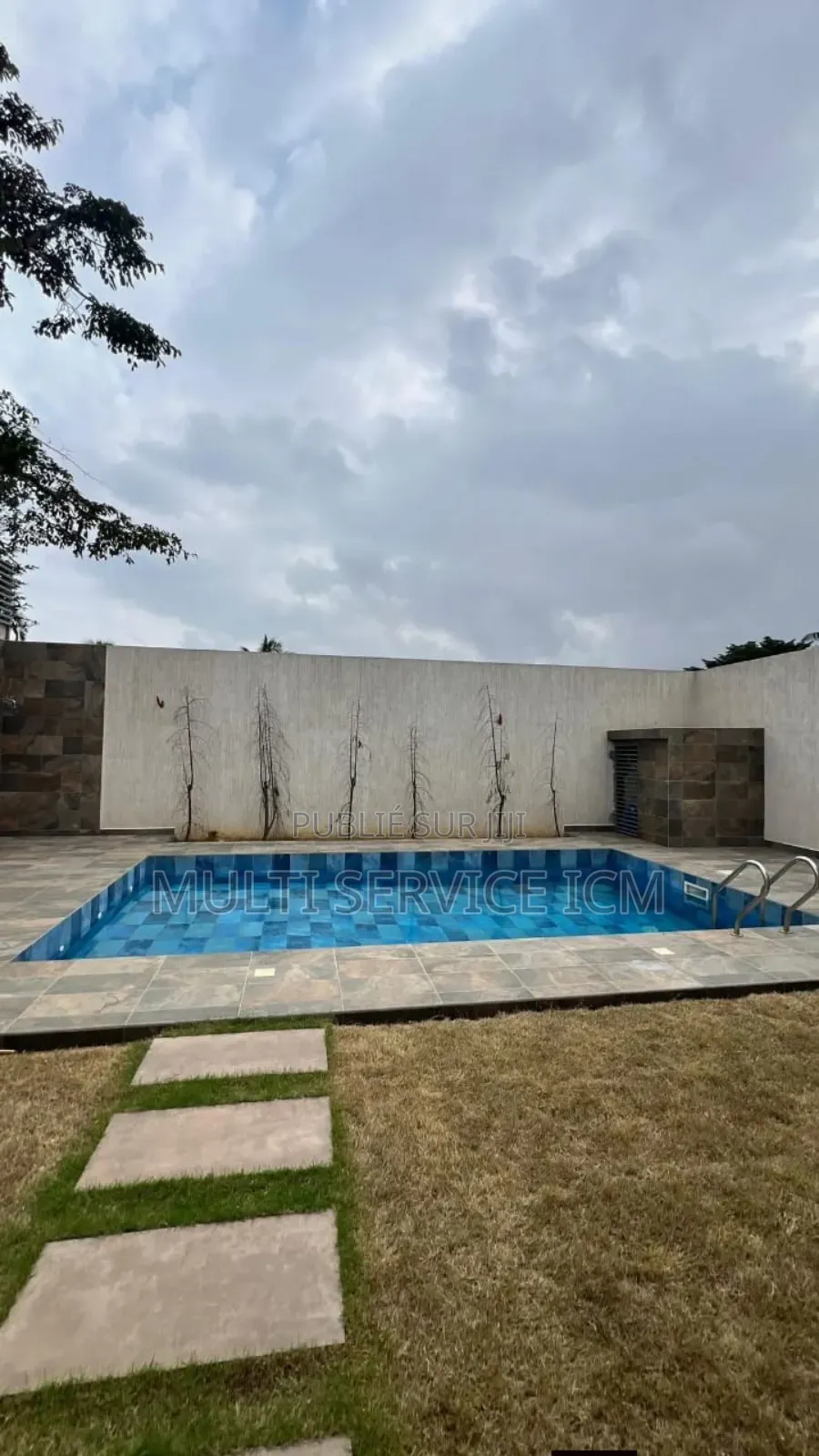 Furnished 5chbre Duplex dans Ismaël Coulibaly, Cocody à Louer