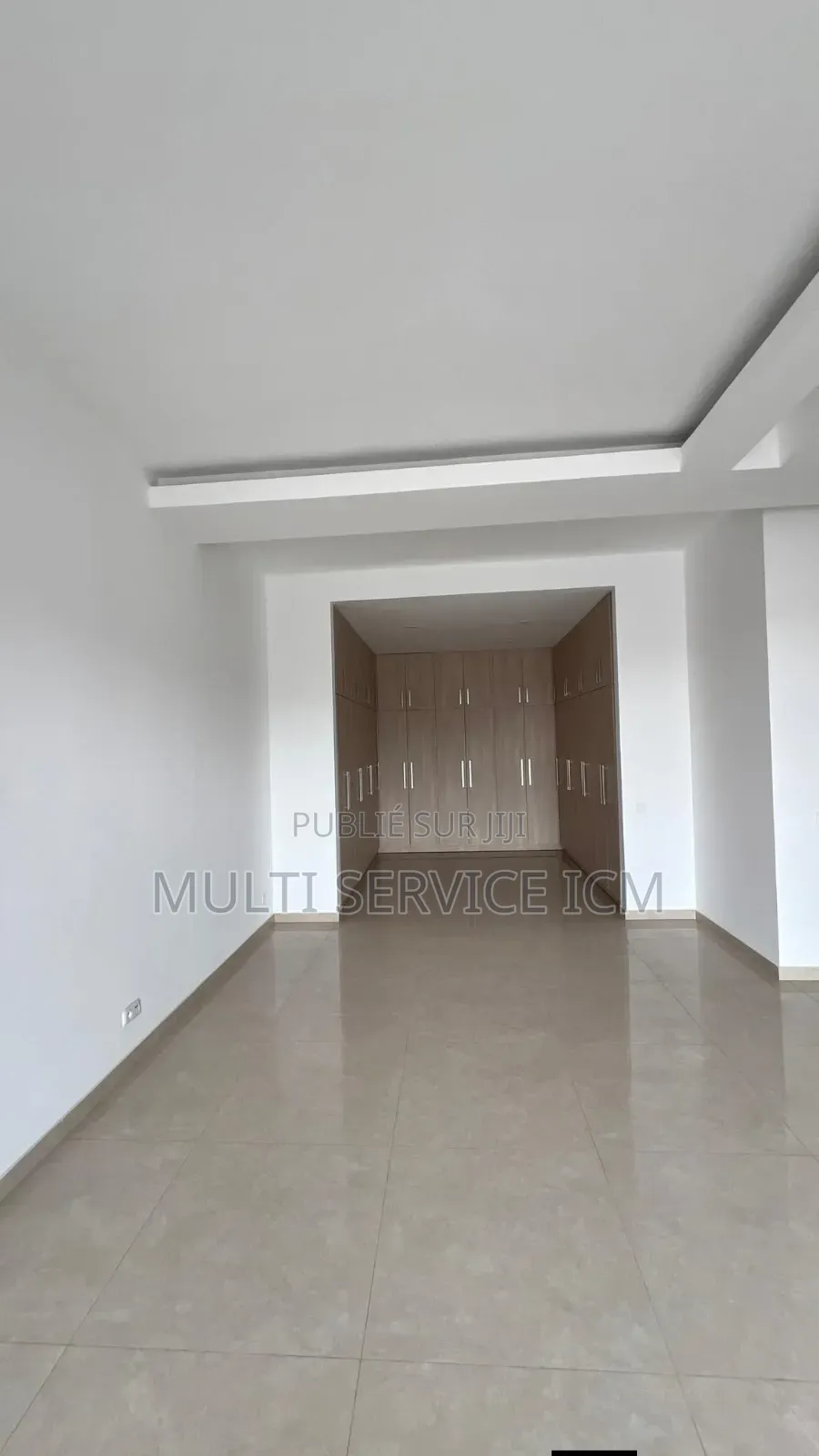 Furnished 5chbre Duplex dans Ismaël Coulibaly, Cocody à Louer