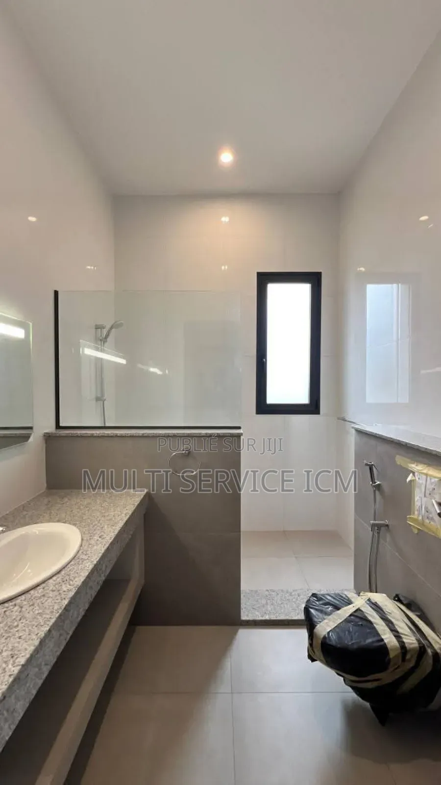 Furnished 5chbre Duplex dans Ismaël Coulibaly, Cocody à Louer