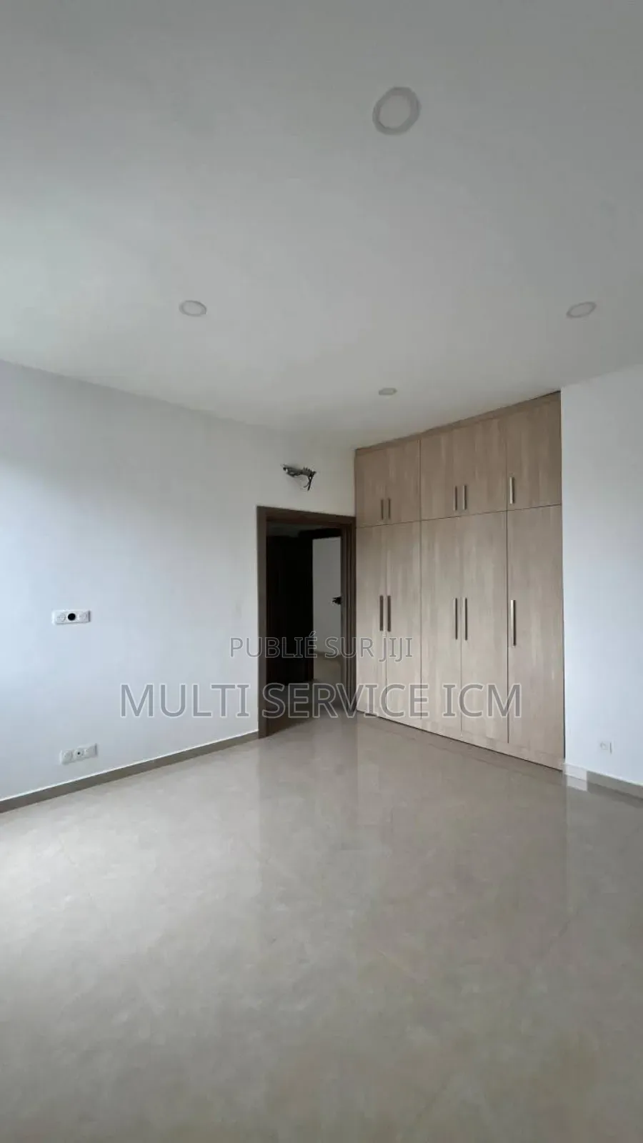 Furnished 5chbre Duplex dans Ismaël Coulibaly, Cocody à Louer