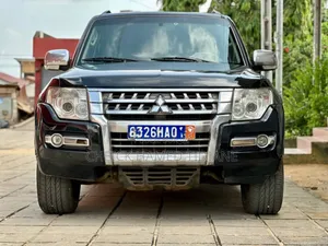 Mitsubishi Pajero 2016 Black