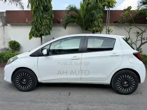 Toyota Yaris L Hatchback 3dr 2017 Blanc