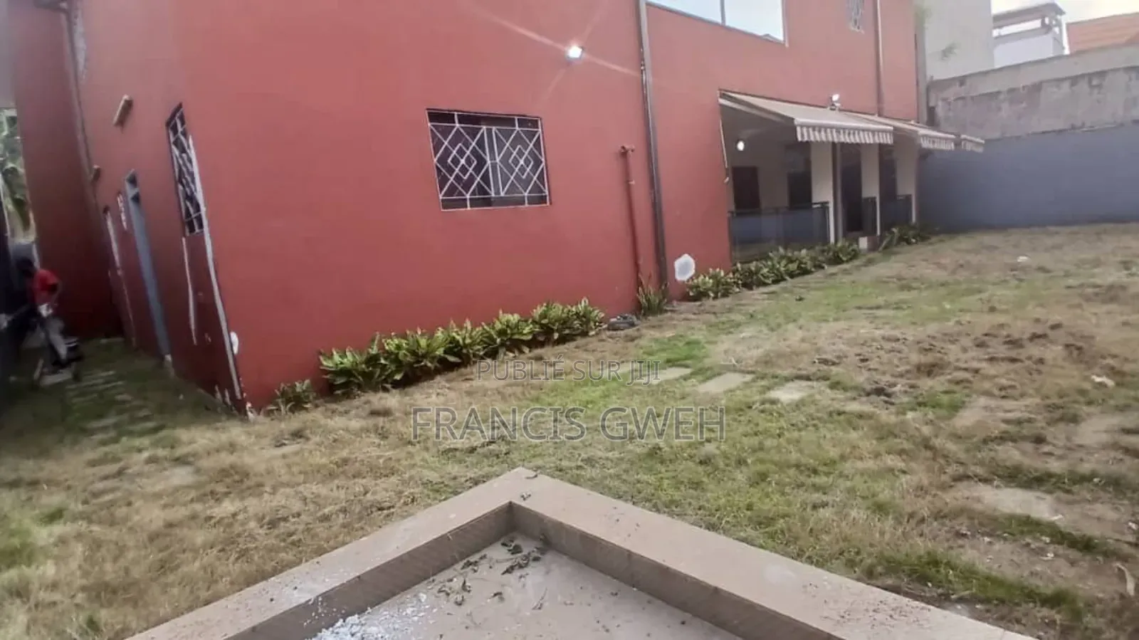 5chbre Duplex dans Francis Gweh, Cocody à Louer