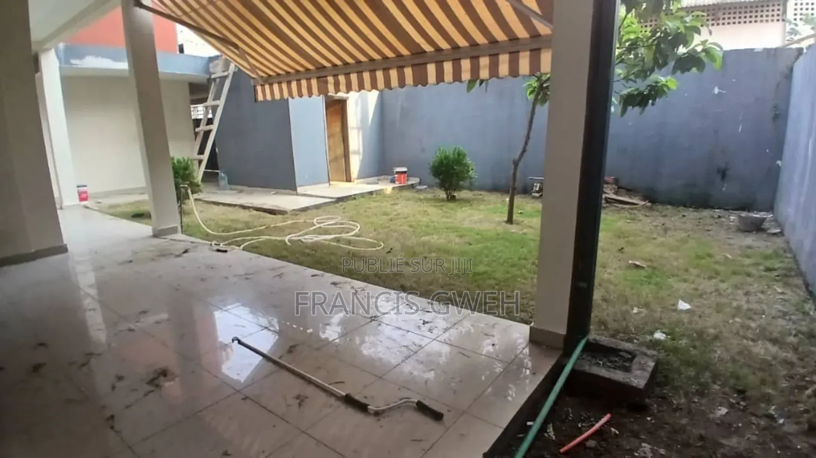 5chbre Duplex dans Francis Gweh, Cocody à Louer