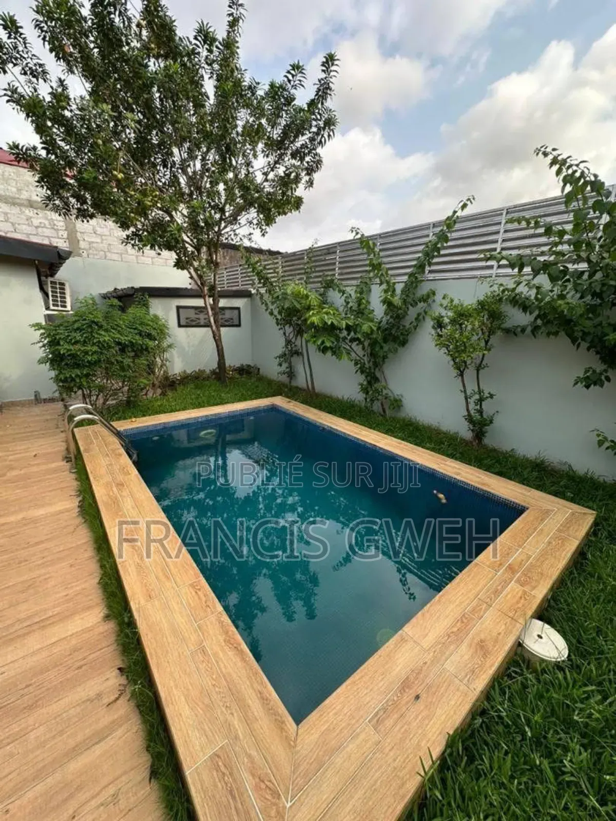 3chbre Duplex dans Francis Gweh, Cocody à Louer