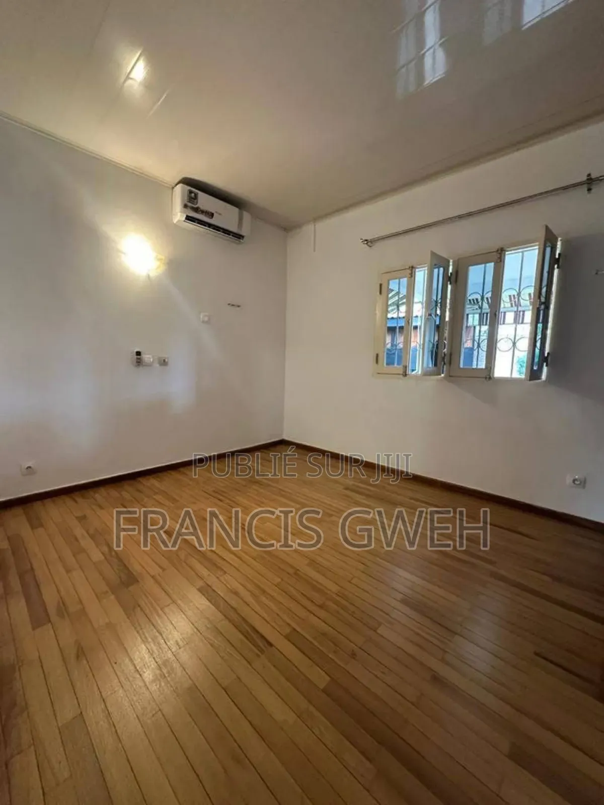 3chbre Duplex dans Francis Gweh, Cocody à Louer