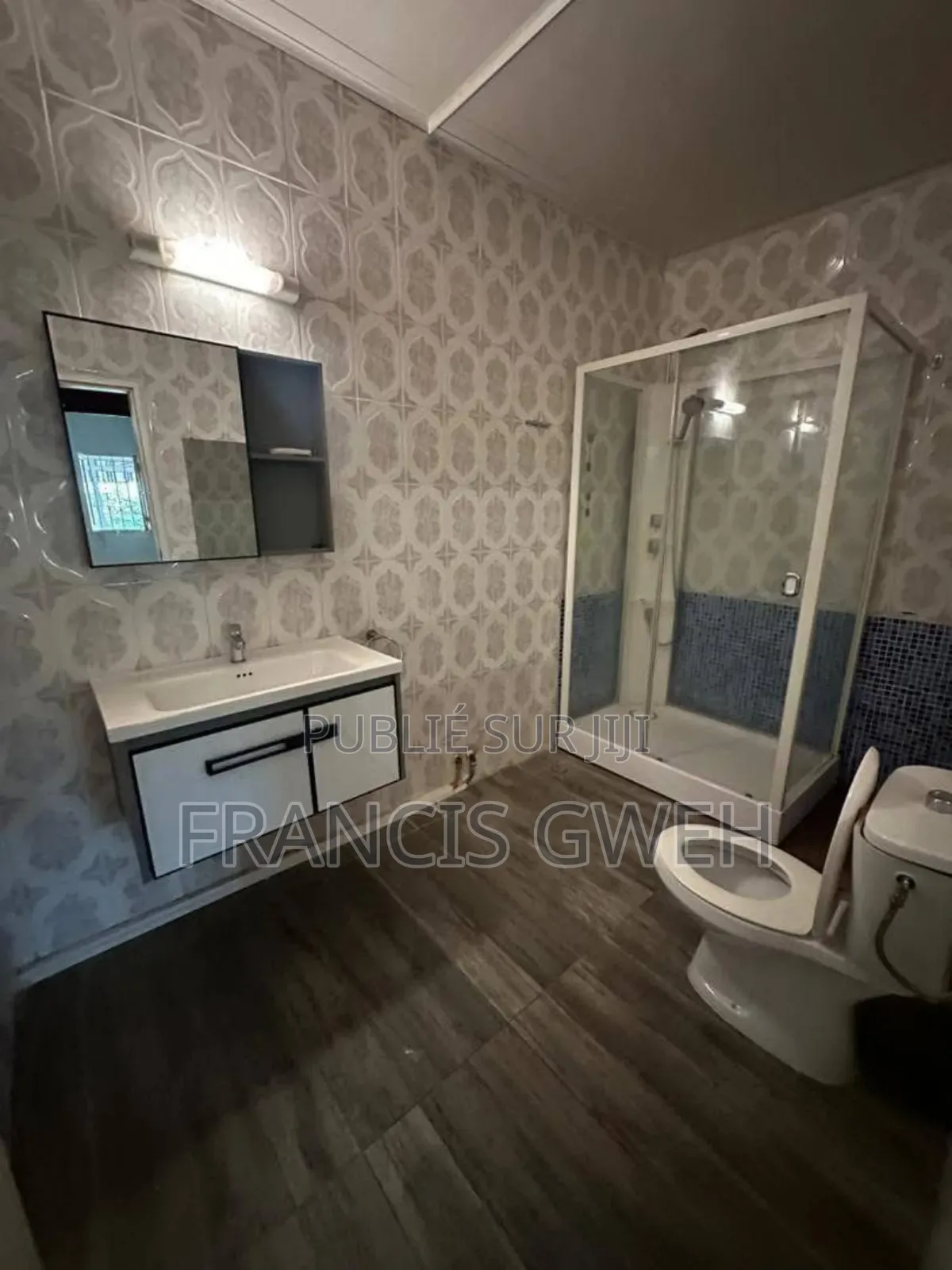 3chbre Duplex dans Francis Gweh, Cocody à Louer