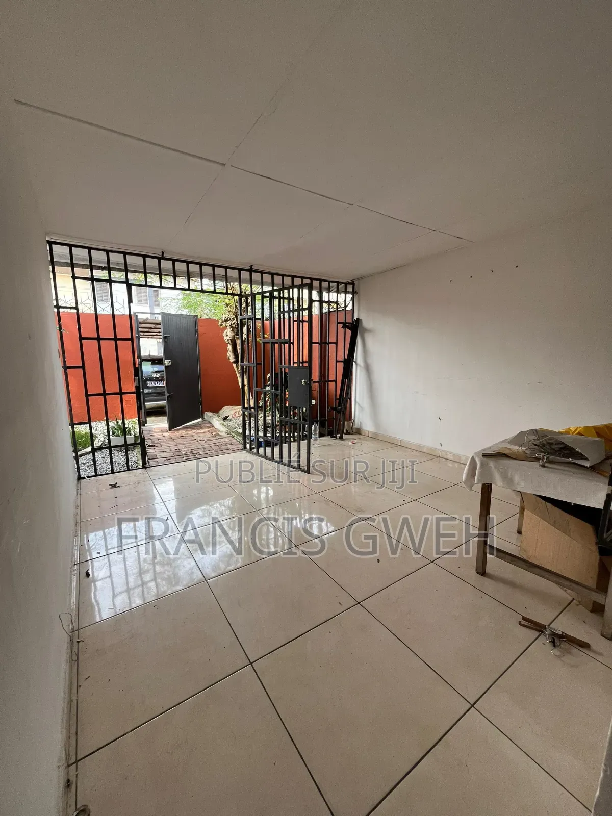 3chbre Villa dans Francis Gweh, Cocody à Louer