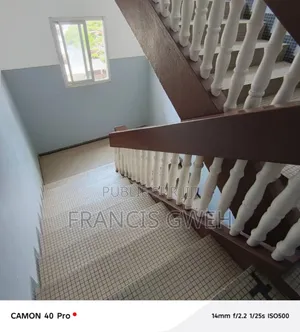 3chbre Appartement dans Francis Gweh, Cocody à Louer