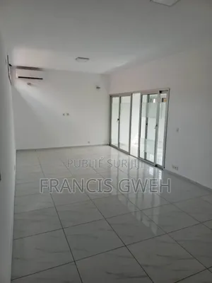 3chbre Appartement dans Francis Gweh, Cocody à Louer