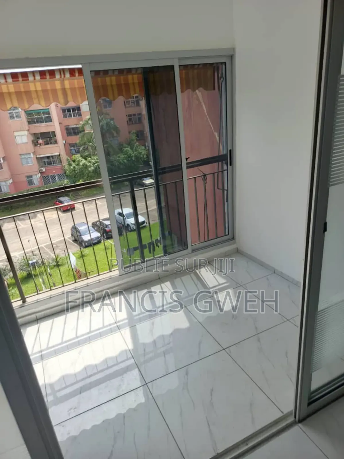 3chbre Appartement dans Francis Gweh, Cocody à Louer