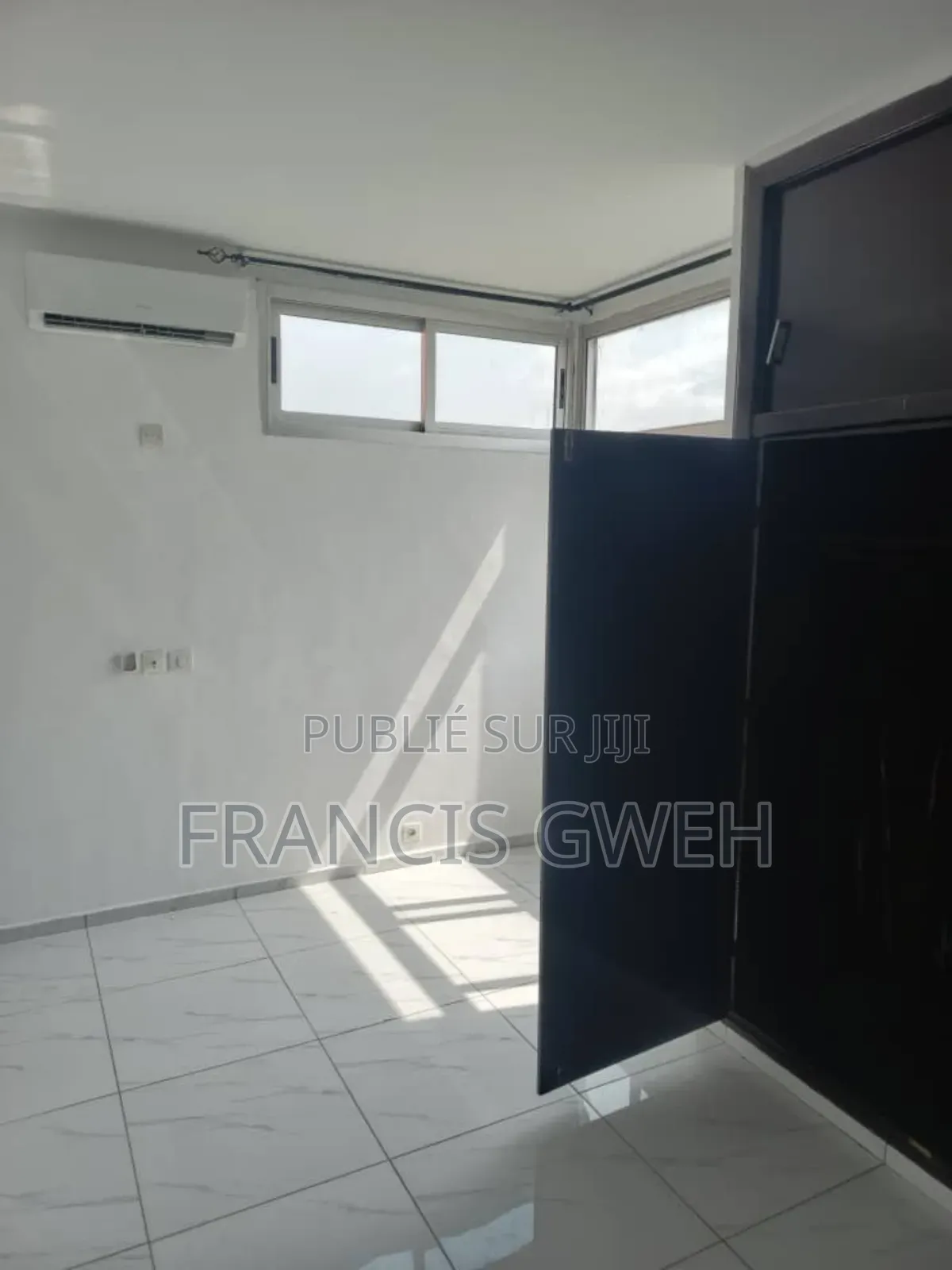 3chbre Appartement dans Francis Gweh, Cocody à Louer