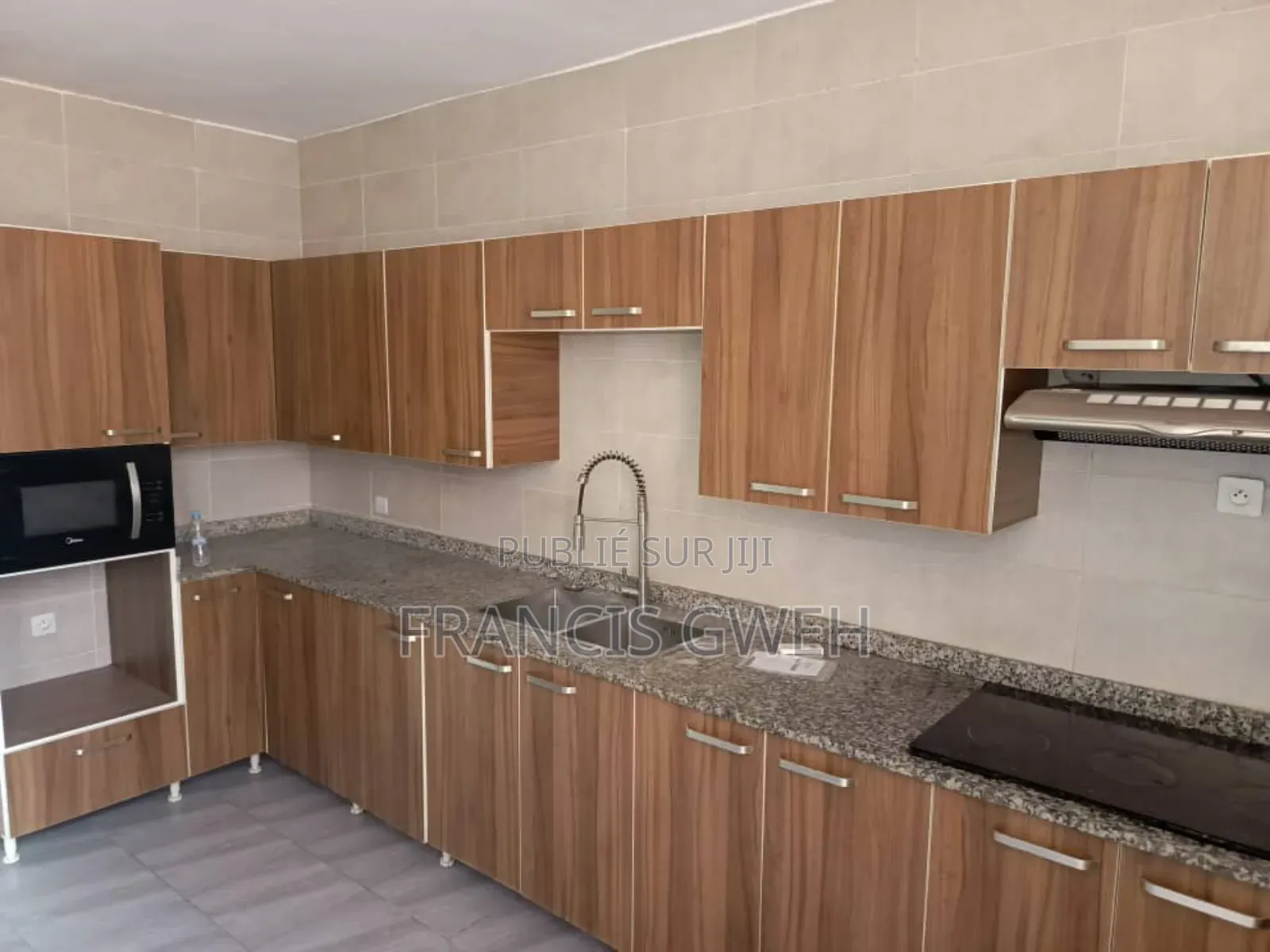 3chbre Appartement dans Francis Gweh, Cocody à Louer
