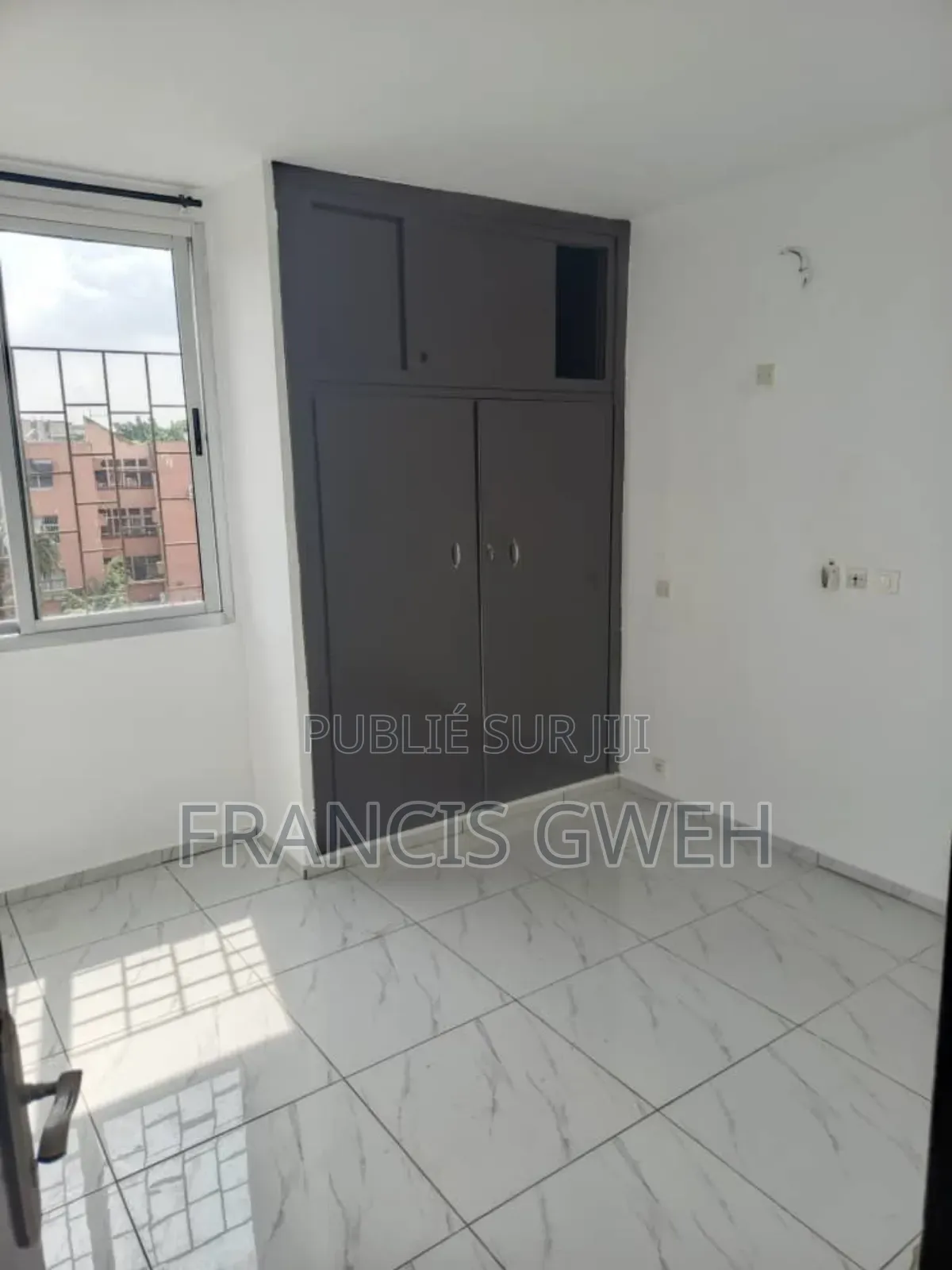 3chbre Appartement dans Francis Gweh, Cocody à Louer