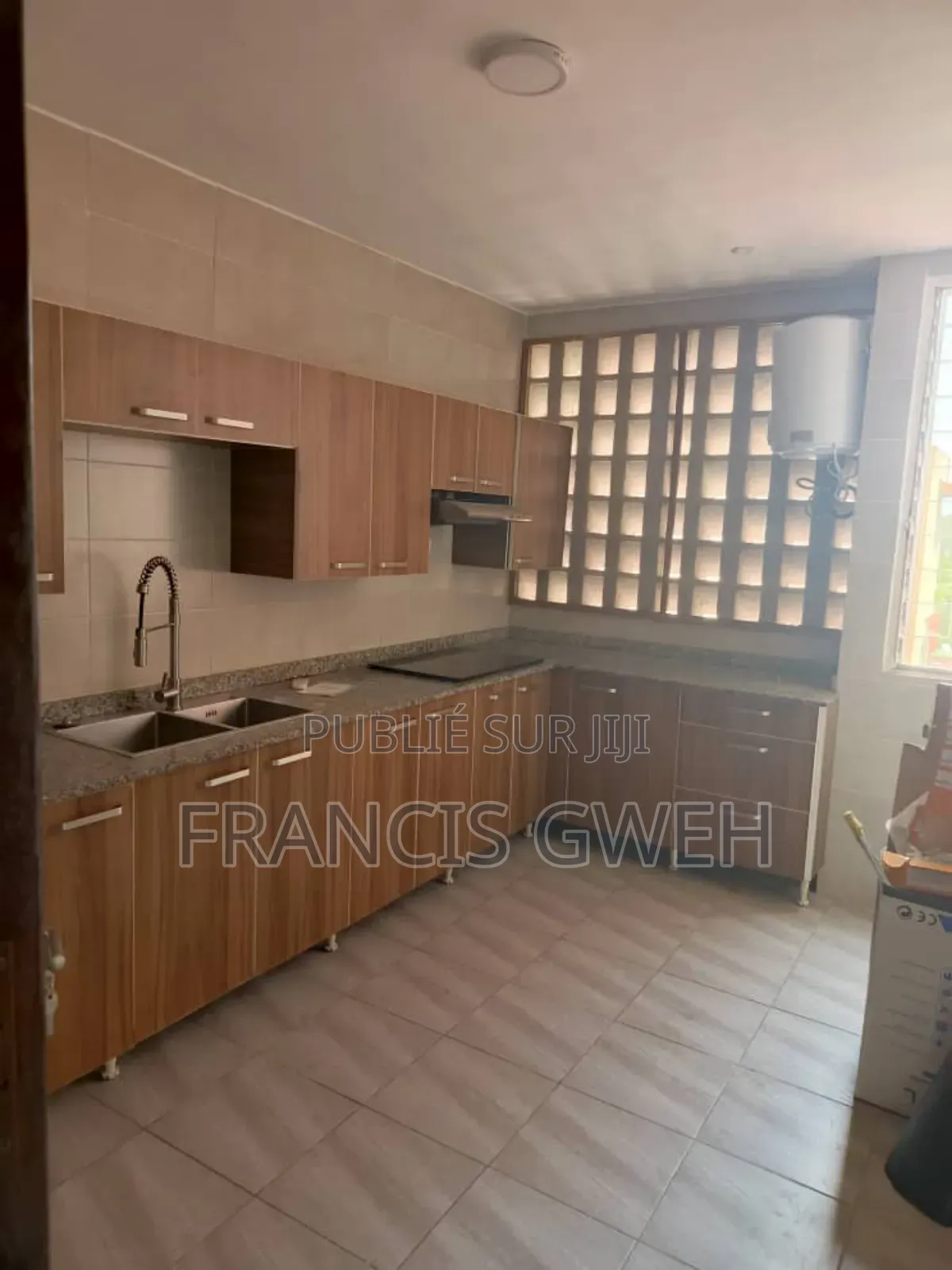 3chbre Appartement dans Francis Gweh, Cocody à Louer