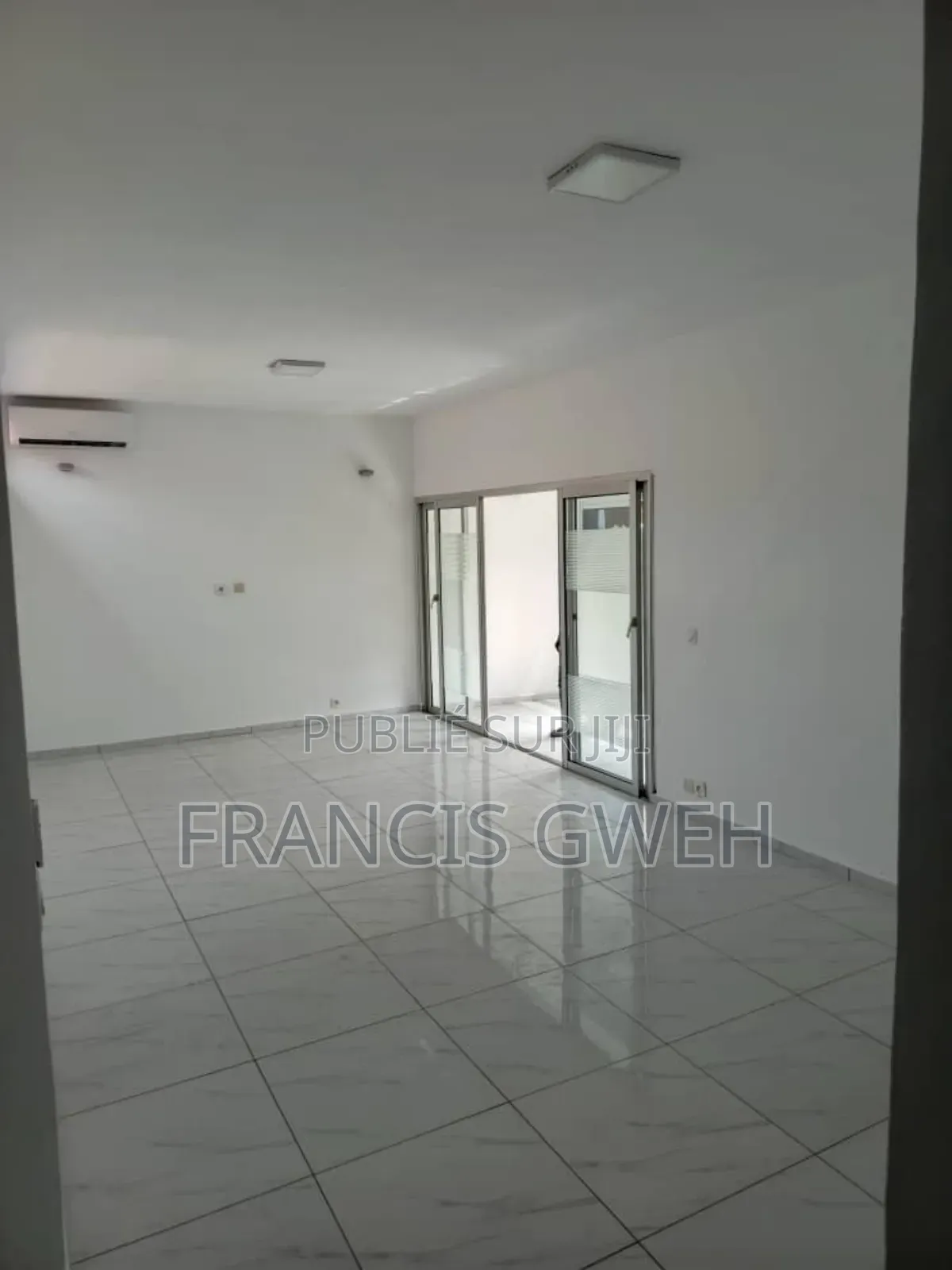 3chbre Appartement dans Francis Gweh, Cocody à Louer