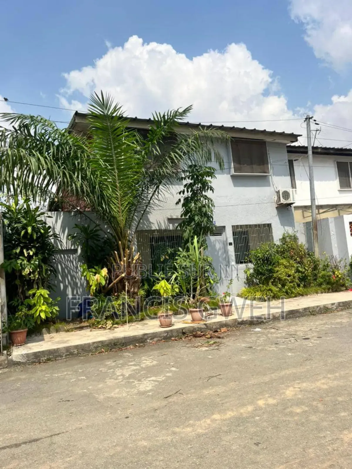 4chbre Duplex dans Francis Gweh, Cocody à Louer