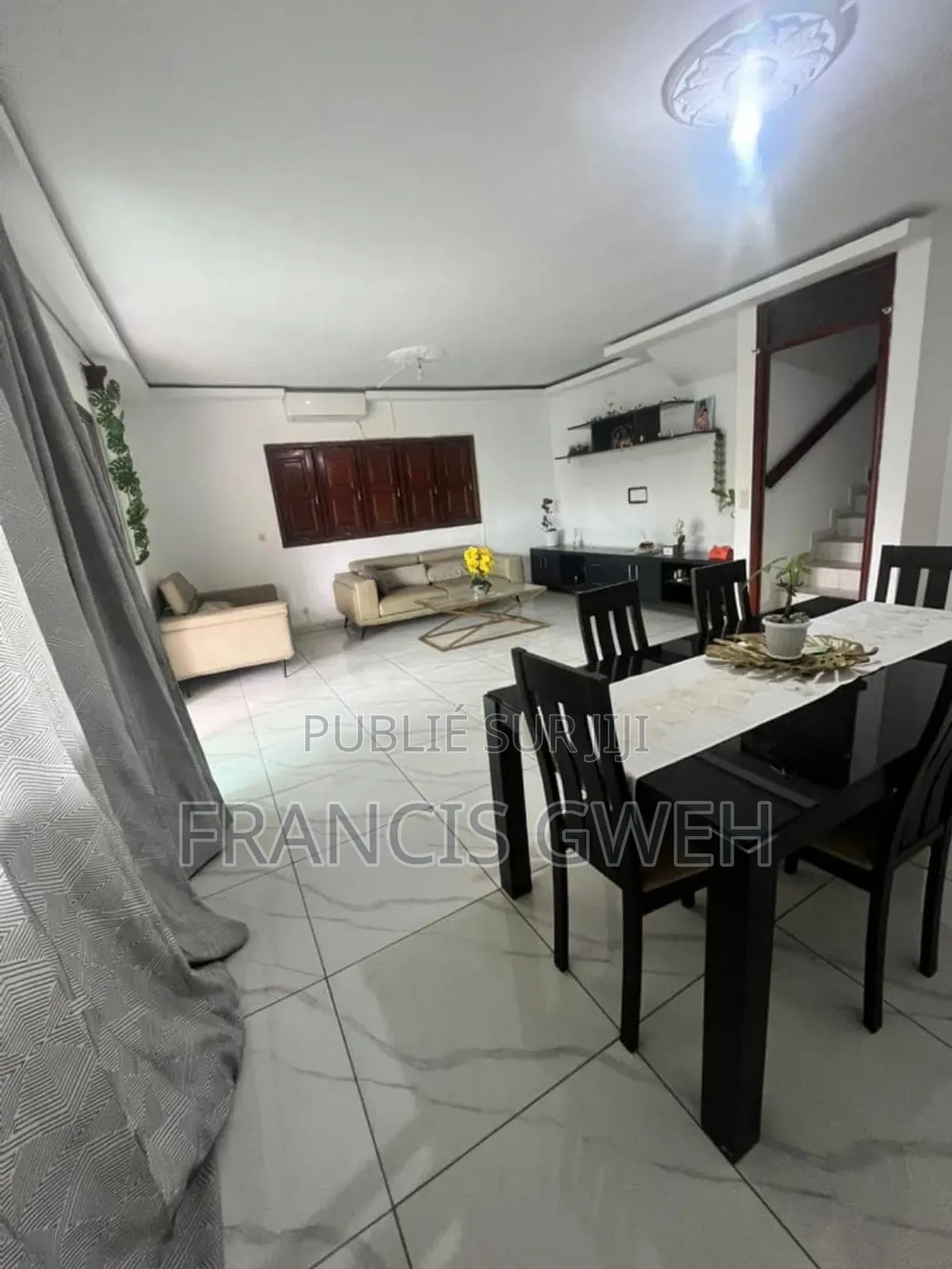 4chbre Duplex dans Francis Gweh, Cocody à Louer