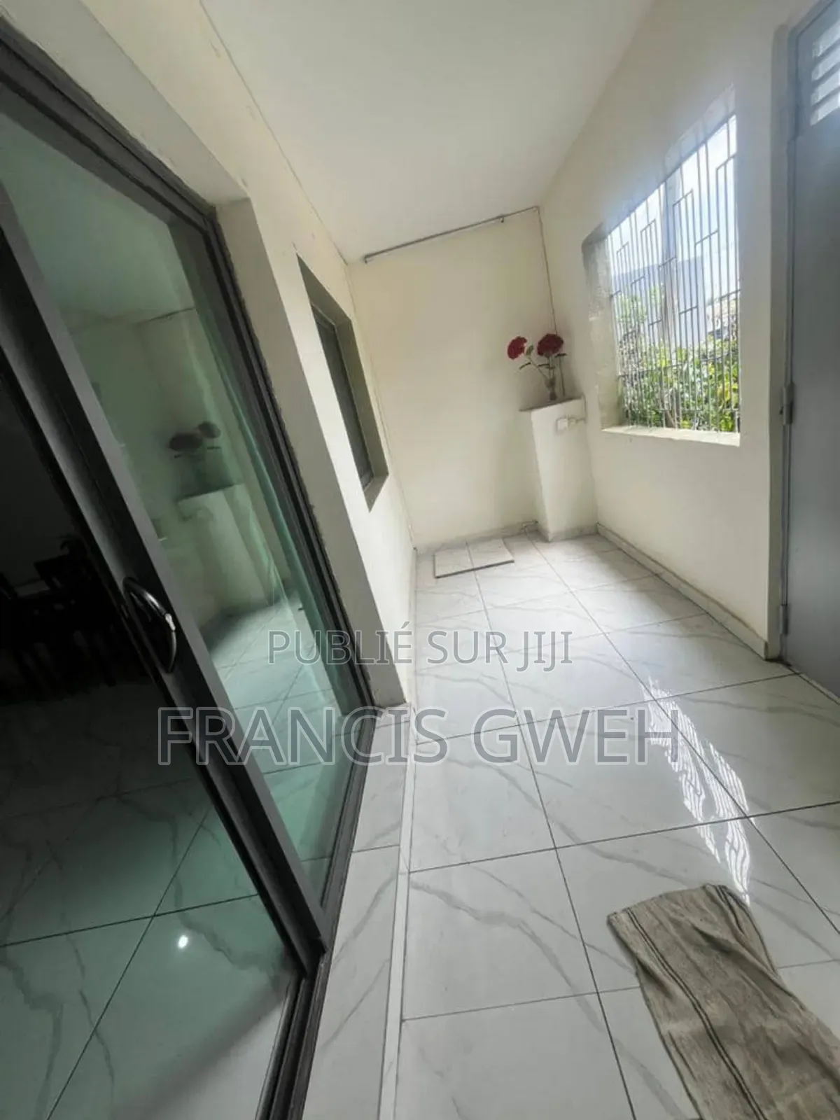 4chbre Duplex dans Francis Gweh, Cocody à Louer