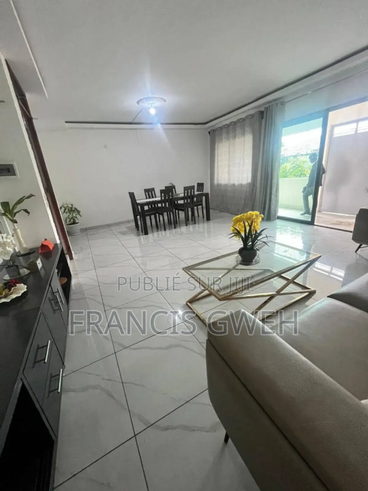 4chbre Duplex dans Francis Gweh, Cocody à Louer