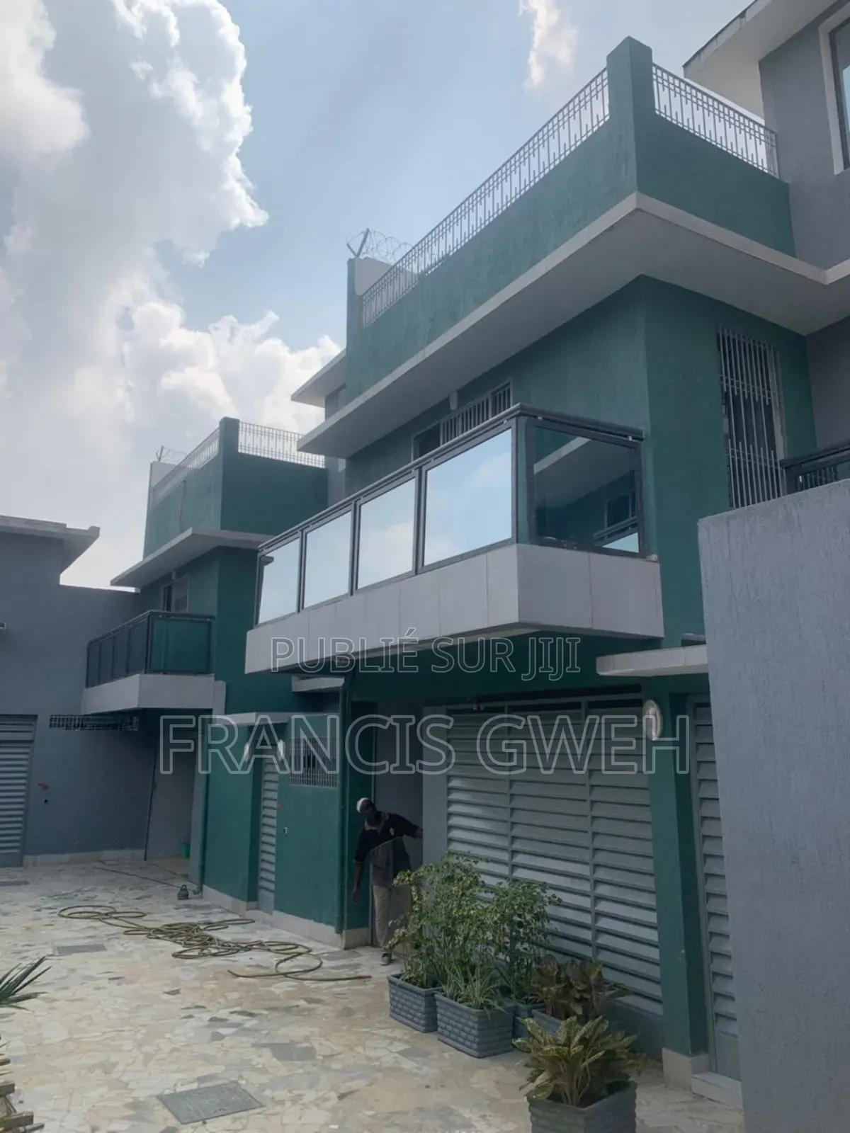 4chbre Duplex dans Francis Gweh, Cocody à Louer