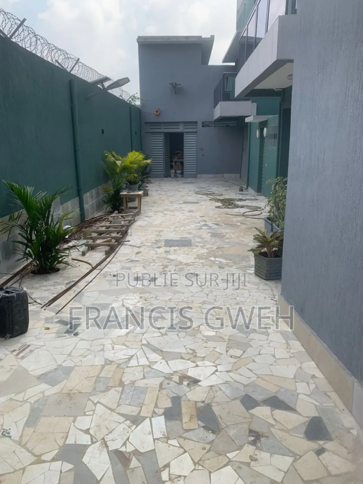 4chbre Duplex dans Francis Gweh, Cocody à Louer