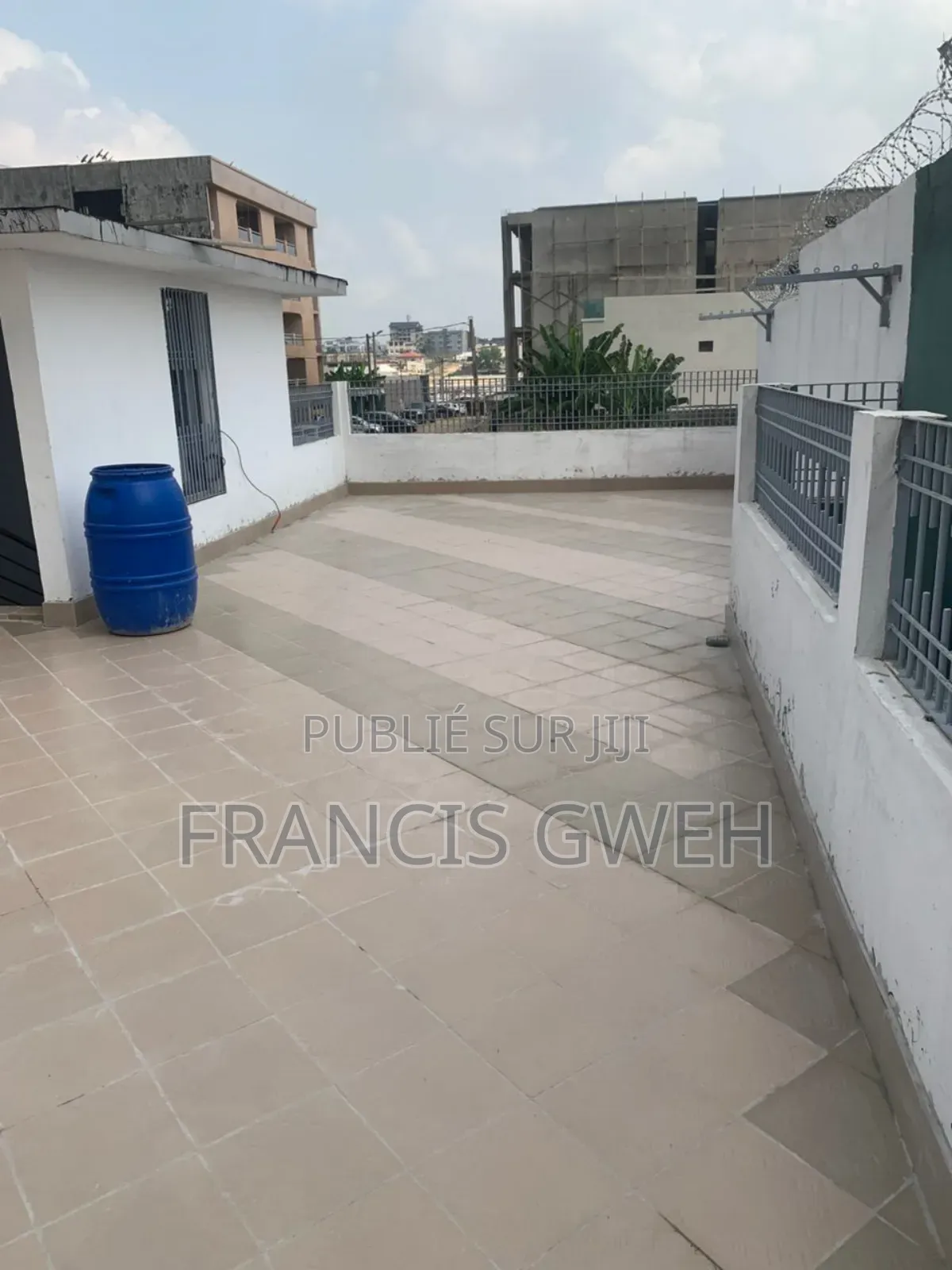 4chbre Duplex dans Francis Gweh, Cocody à Louer