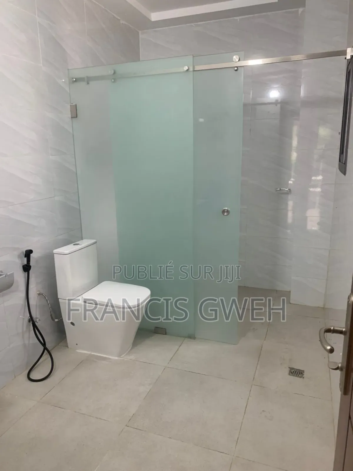 4chbre Duplex dans Francis Gweh, Cocody à Louer